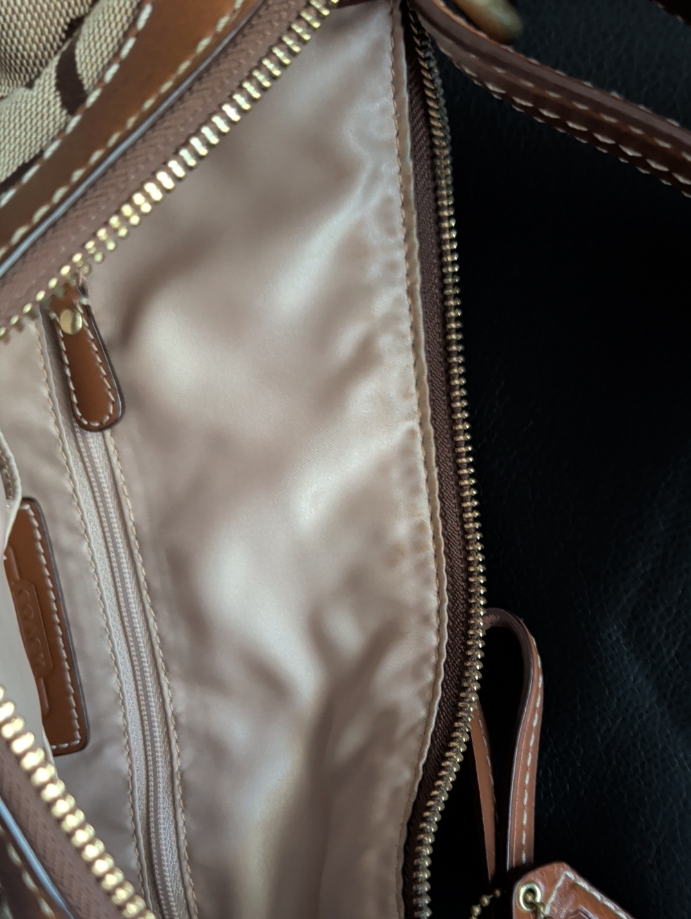 Coach Hampton Signature Shoulder Crossbody (F10542) - Picture 5 of 16